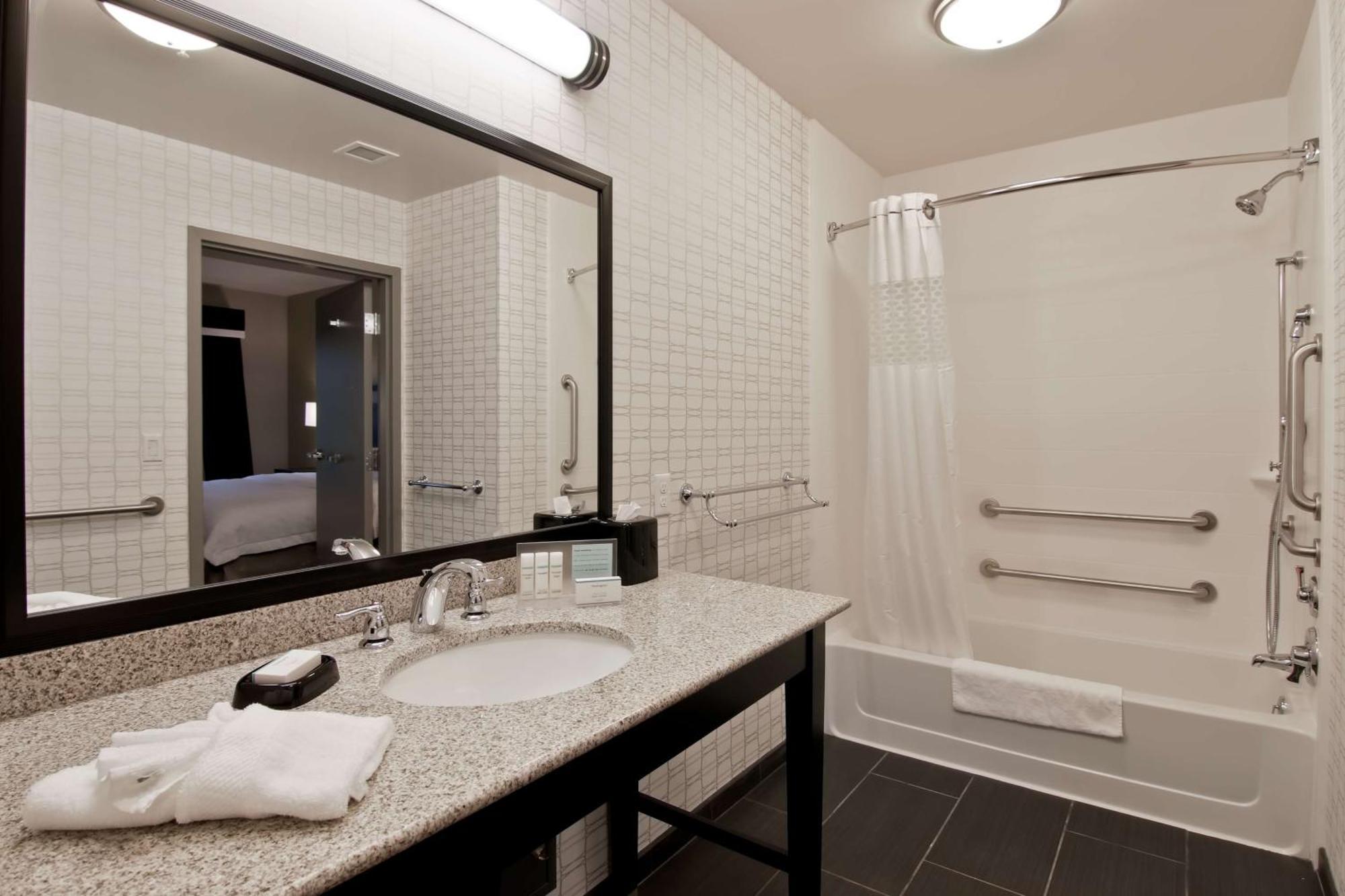 Hampton Inn & Suites Bellevue Downtown/Seattle Esterno foto